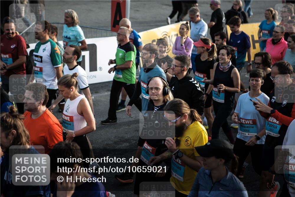 03.10.2026 - Köhlbrandbrückenlauf H.Heesch http://msf.ph/oto/10659021 03.10.2026 09:04:59 Ziel  meine-sportfotos.de