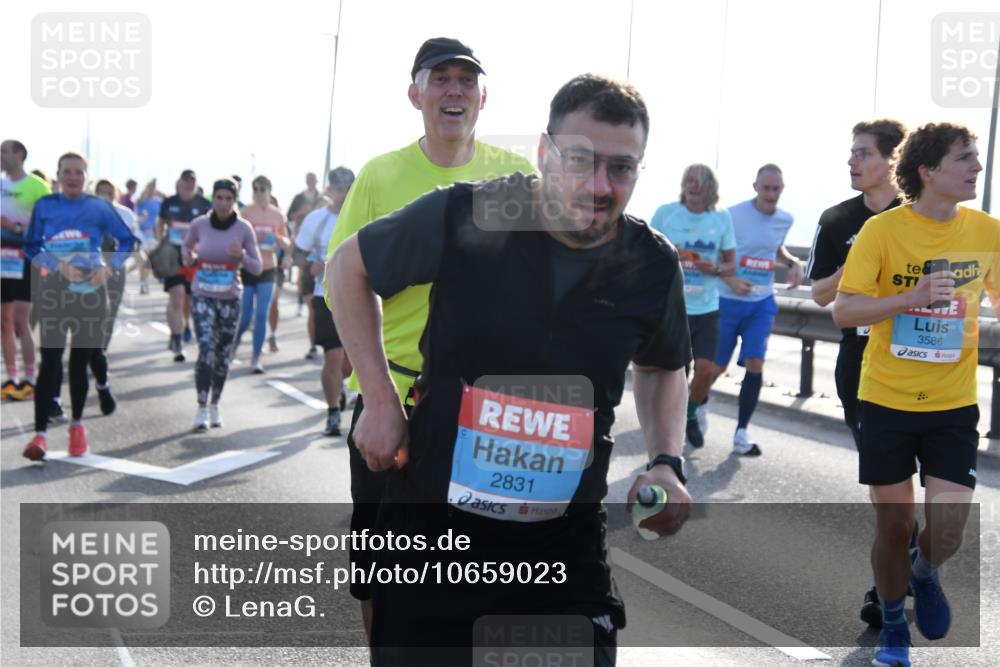 03.10.2026 - Köhlbrandbrückenlauf LenaG. http://msf.ph/oto/10659023 03.10.2026 09:33:32 Position 1 2831, 3586 meine-sportfotos.de