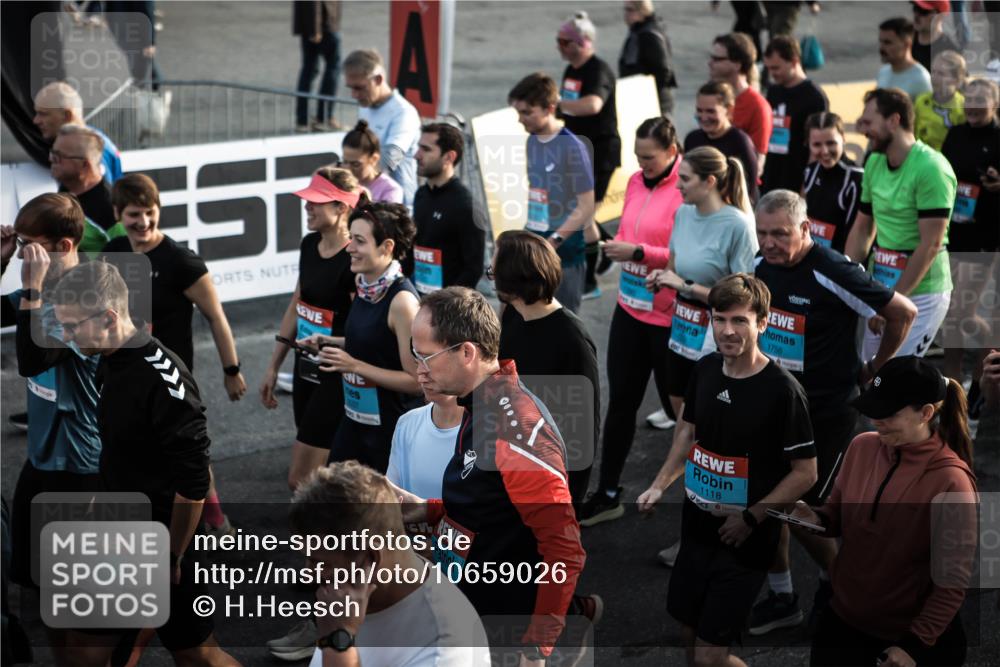 03.10.2026 - Köhlbrandbrückenlauf H.Heesch http://msf.ph/oto/10659026 03.10.2026 09:05:01 Ziel  meine-sportfotos.de