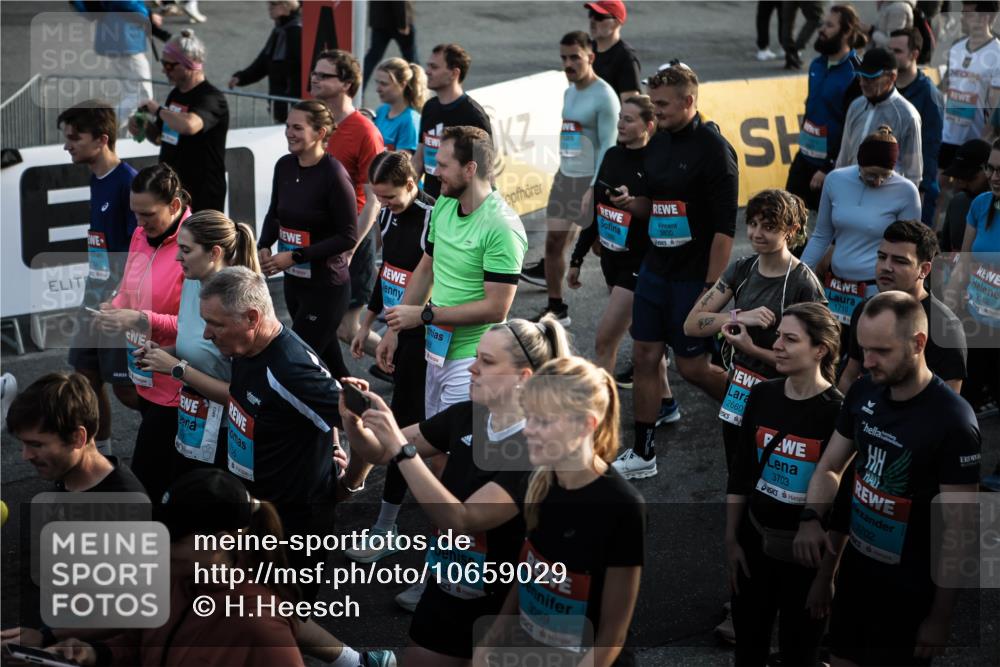 03.10.2026 - Köhlbrandbrückenlauf H.Heesch http://msf.ph/oto/10659029 03.10.2026 09:05:02 Ziel  meine-sportfotos.de