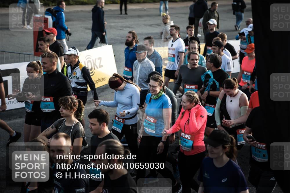 03.10.2026 - Köhlbrandbrückenlauf H.Heesch http://msf.ph/oto/10659030 03.10.2026 09:05:04 Ziel  meine-sportfotos.de
