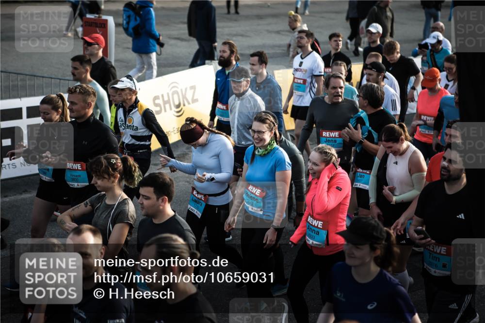 03.10.2026 - Köhlbrandbrückenlauf H.Heesch http://msf.ph/oto/10659031 03.10.2026 09:05:04 Ziel  meine-sportfotos.de