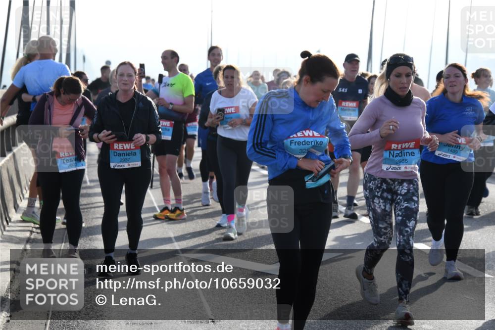 03.10.2026 - Köhlbrandbrückenlauf LenaG. http://msf.ph/oto/10659032 03.10.2026 09:33:35 Position 1 2603, 2937, 32, 2886, 1489 meine-sportfotos.de