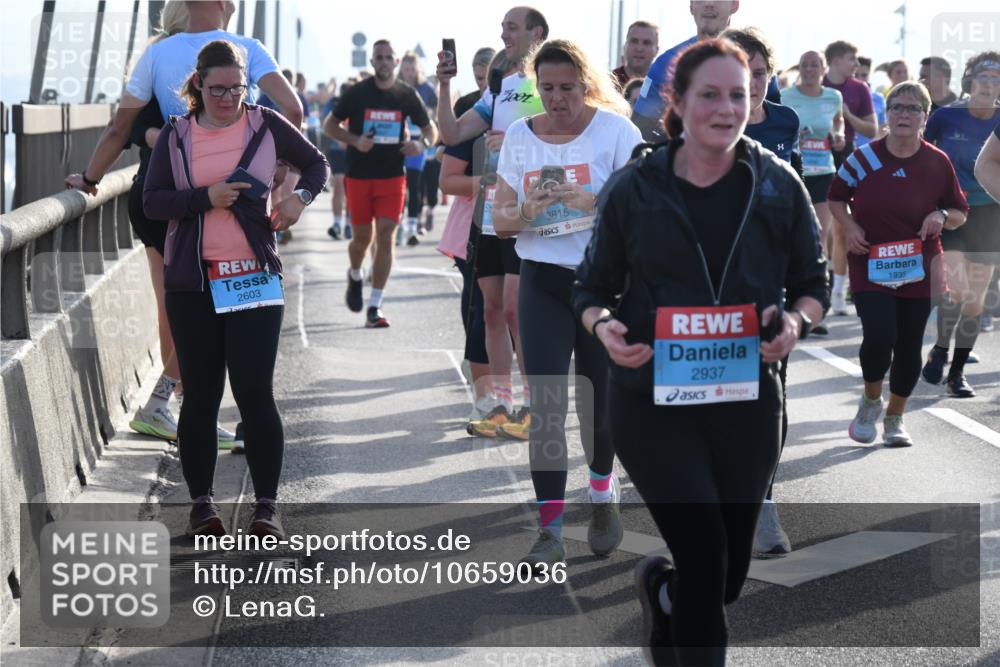 03.10.2026 - Köhlbrandbrückenlauf LenaG. http://msf.ph/oto/10659036 03.10.2026 09:33:36 Position 1 2603, 3815, 2937, 1935 meine-sportfotos.de