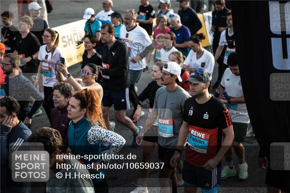 03.10.2026 - Köhlbrandbrückenlauf H.Heesch http://msf.ph/oto/10659037 03.10.2026 09:05:08 Ziel  meine-sportfotos.de