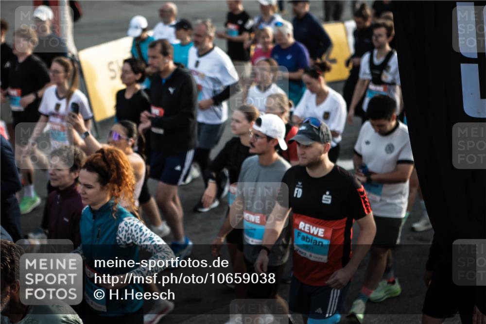 03.10.2026 - Köhlbrandbrückenlauf H.Heesch http://msf.ph/oto/10659038 03.10.2026 09:05:08 Ziel  meine-sportfotos.de