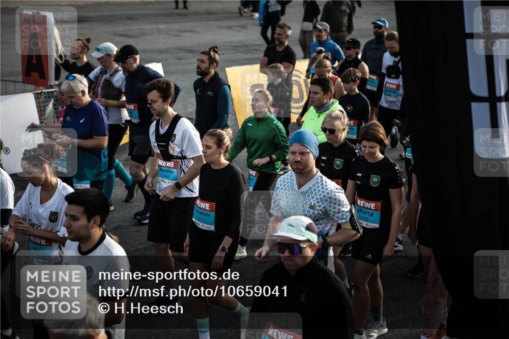 03.10.2026 - Köhlbrandbrückenlauf H.Heesch http://msf.ph/oto/10659041 03.10.2026 09:05:10 Ziel  meine-sportfotos.de