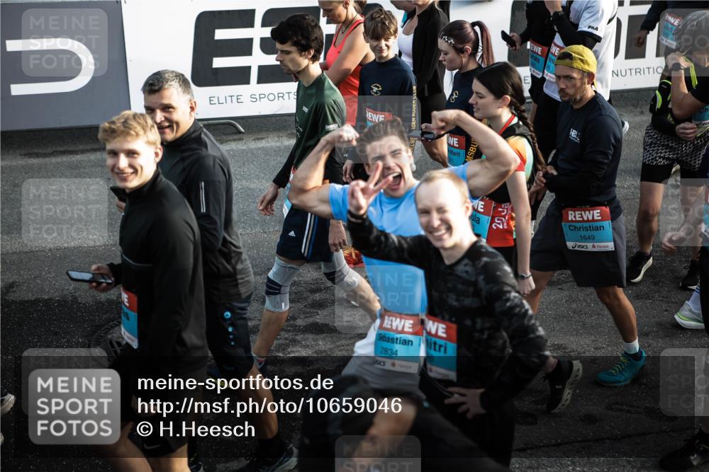 03.10.2026 - Köhlbrandbrückenlauf H.Heesch http://msf.ph/oto/10659046 03.10.2026 09:05:15 Ziel  meine-sportfotos.de