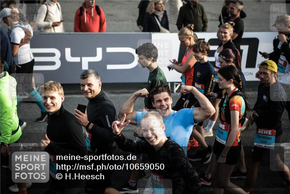 03.10.2026 - Köhlbrandbrückenlauf H.Heesch http://msf.ph/oto/10659050 03.10.2026 09:05:15 Ziel  meine-sportfotos.de