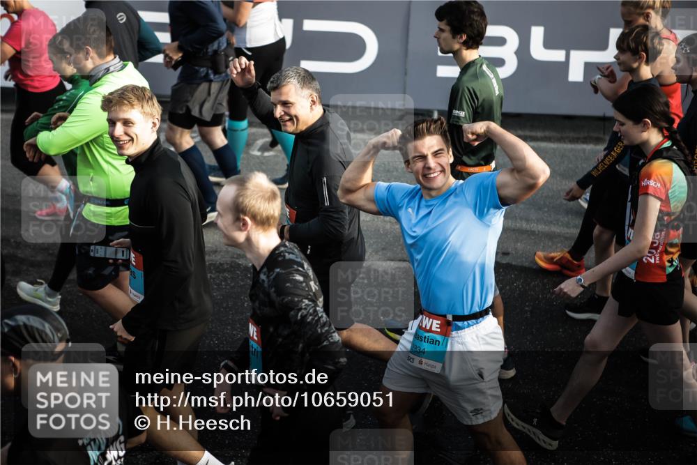 03.10.2026 - Köhlbrandbrückenlauf H.Heesch http://msf.ph/oto/10659051 03.10.2026 09:05:16 Ziel  meine-sportfotos.de