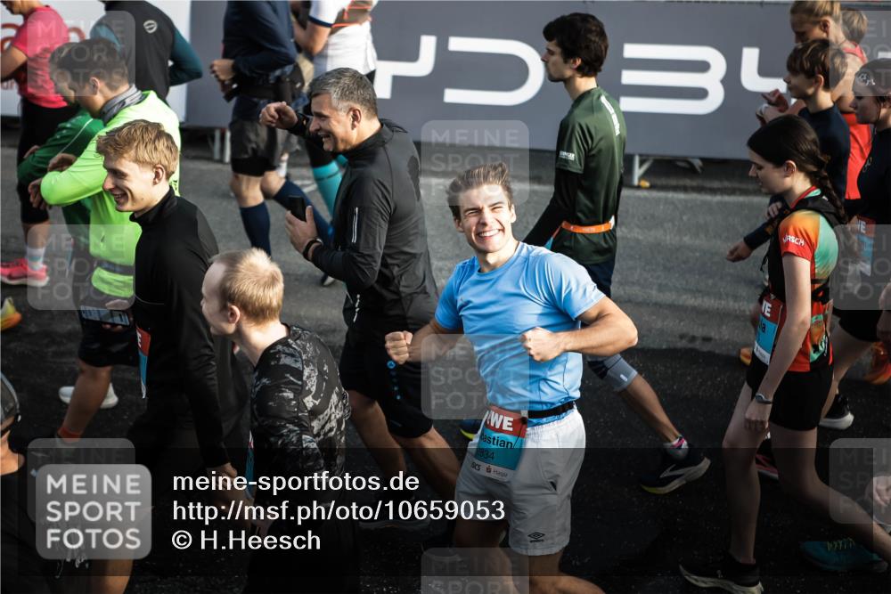 03.10.2026 - Köhlbrandbrückenlauf H.Heesch http://msf.ph/oto/10659053 03.10.2026 09:05:17 Ziel  meine-sportfotos.de