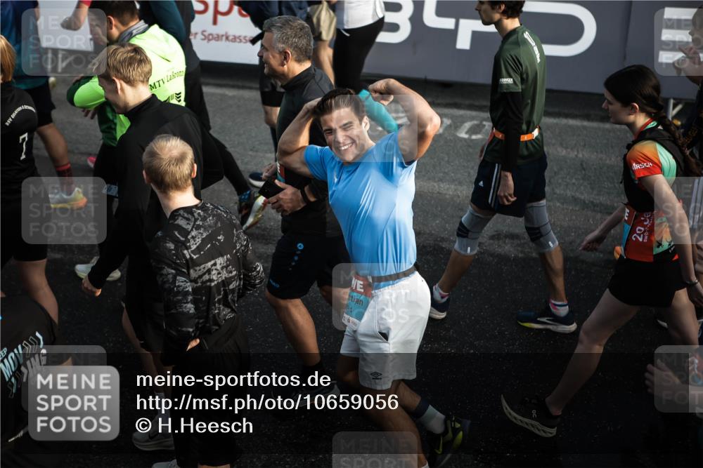 03.10.2026 - Köhlbrandbrückenlauf H.Heesch http://msf.ph/oto/10659056 03.10.2026 09:05:17 Ziel  meine-sportfotos.de