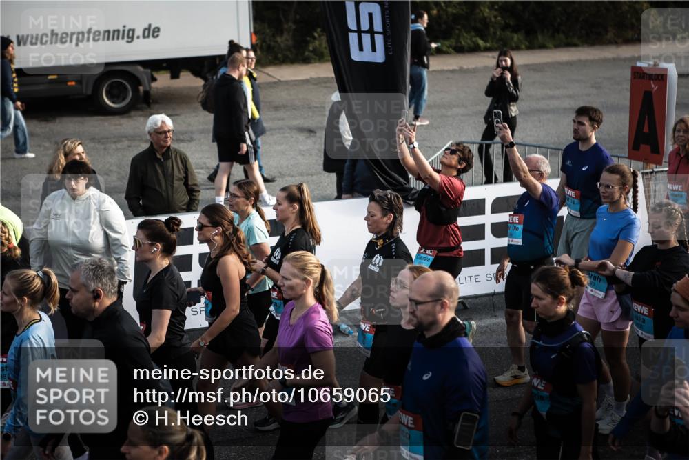 03.10.2026 - Köhlbrandbrückenlauf H.Heesch http://msf.ph/oto/10659065 03.10.2026 09:05:53 Ziel  meine-sportfotos.de
