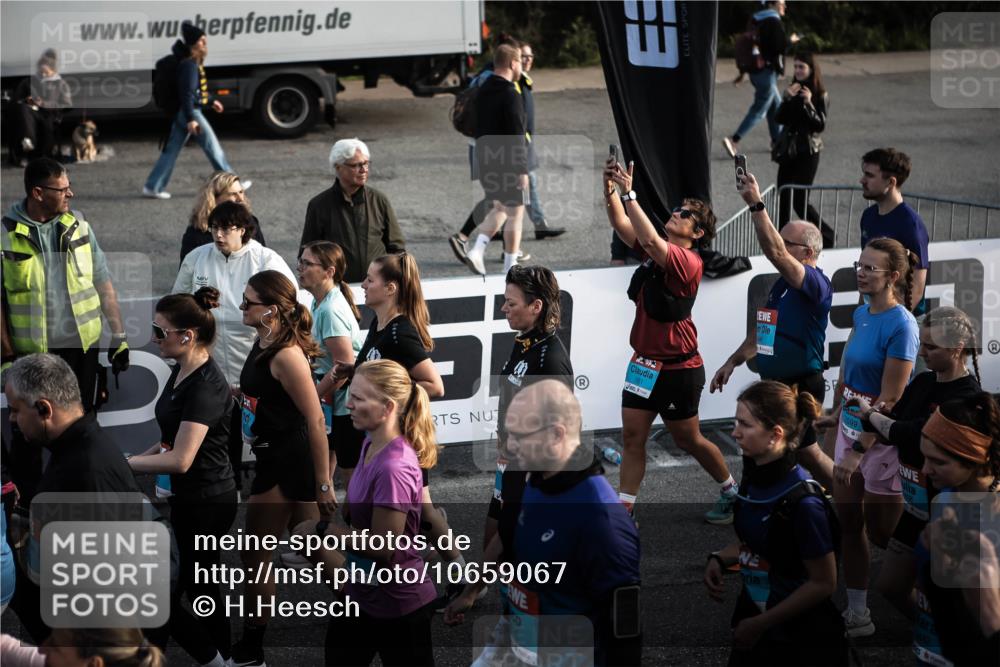 03.10.2026 - Köhlbrandbrückenlauf H.Heesch http://msf.ph/oto/10659067 03.10.2026 09:05:53 Ziel  meine-sportfotos.de