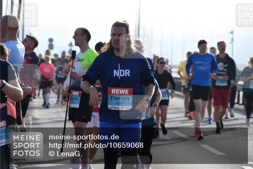 03.10.2026 - Köhlbrandbrückenlauf LenaG. http://msf.ph/oto/10659068 03.10.2026 09:33:52 Position 1 2571, 2152, 2020 meine-sportfotos.de