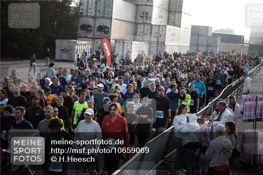 03.10.2026 - Köhlbrandbrückenlauf H.Heesch http://msf.ph/oto/10659069 03.10.2026 09:05:56 Ziel  meine-sportfotos.de