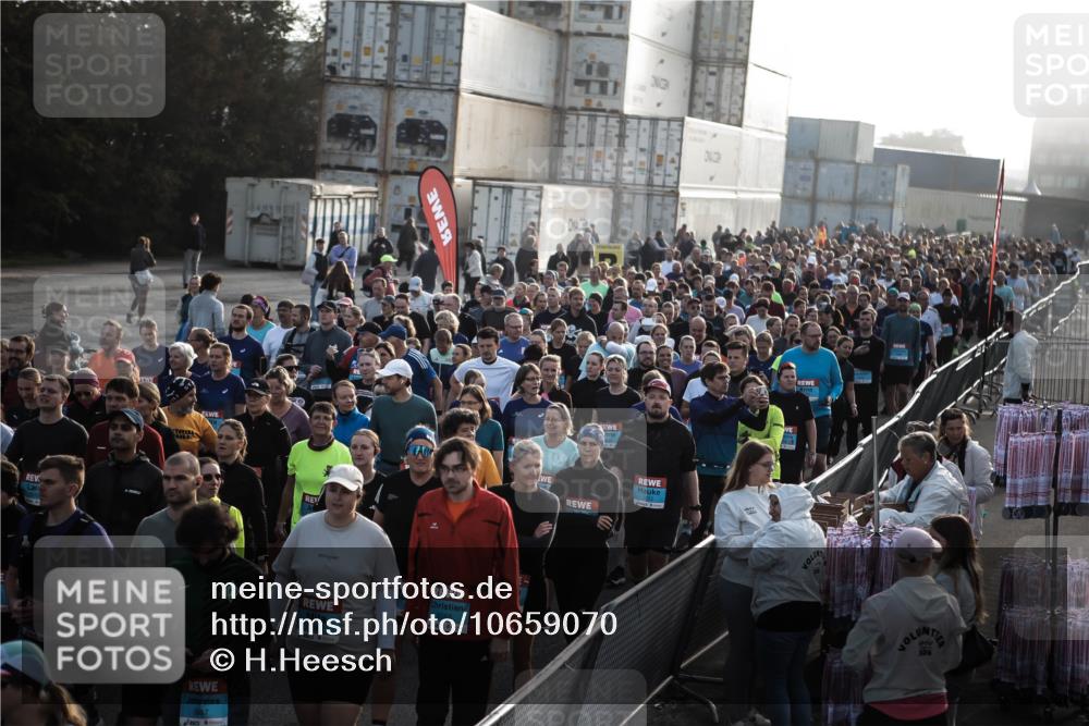 03.10.2026 - Köhlbrandbrückenlauf H.Heesch http://msf.ph/oto/10659070 03.10.2026 09:05:57 Ziel  meine-sportfotos.de