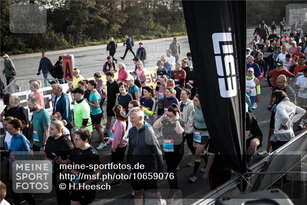 03.10.2026 - Köhlbrandbrückenlauf H.Heesch http://msf.ph/oto/10659076 03.10.2026 09:06:29 Ziel  meine-sportfotos.de