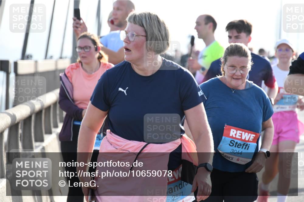 03.10.2026 - Köhlbrandbrückenlauf LenaG. http://msf.ph/oto/10659078 03.10.2026 09:33:55 Position 1 2571, 3044, 0401 meine-sportfotos.de