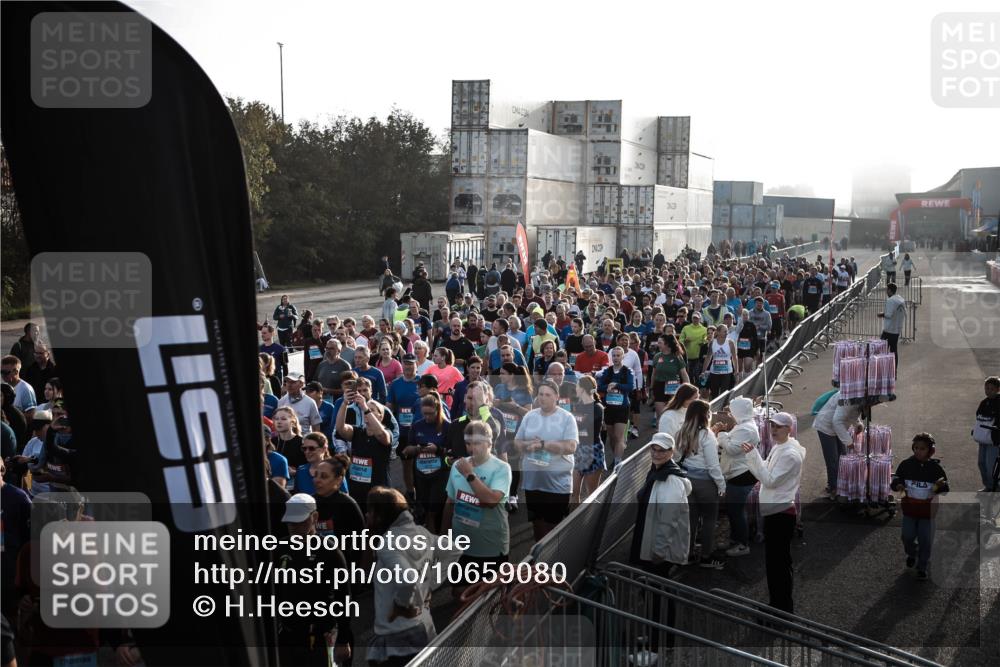 03.10.2026 - Köhlbrandbrückenlauf H.Heesch http://msf.ph/oto/10659080 03.10.2026 09:06:35 Ziel  meine-sportfotos.de