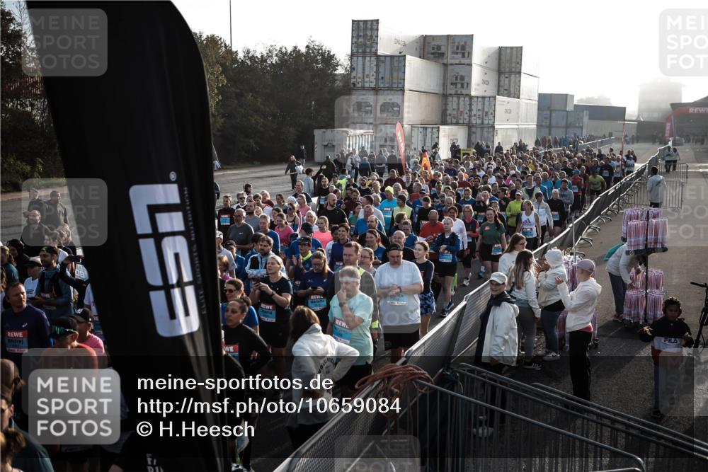 03.10.2026 - Köhlbrandbrückenlauf H.Heesch http://msf.ph/oto/10659084 03.10.2026 09:06:36 Ziel  meine-sportfotos.de