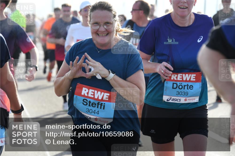 03.10.2026 - Köhlbrandbrückenlauf LenaG. http://msf.ph/oto/10659086 03.10.2026 09:33:57 Position 1 3044, 3039 meine-sportfotos.de