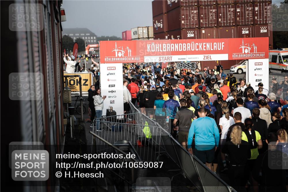 03.10.2026 - Köhlbrandbrückenlauf H.Heesch http://msf.ph/oto/10659087 03.10.2026 09:06:43 Ziel  meine-sportfotos.de