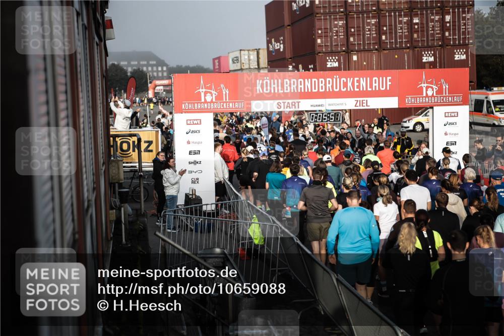 03.10.2026 - Köhlbrandbrückenlauf H.Heesch http://msf.ph/oto/10659088 03.10.2026 09:06:44 Ziel  meine-sportfotos.de