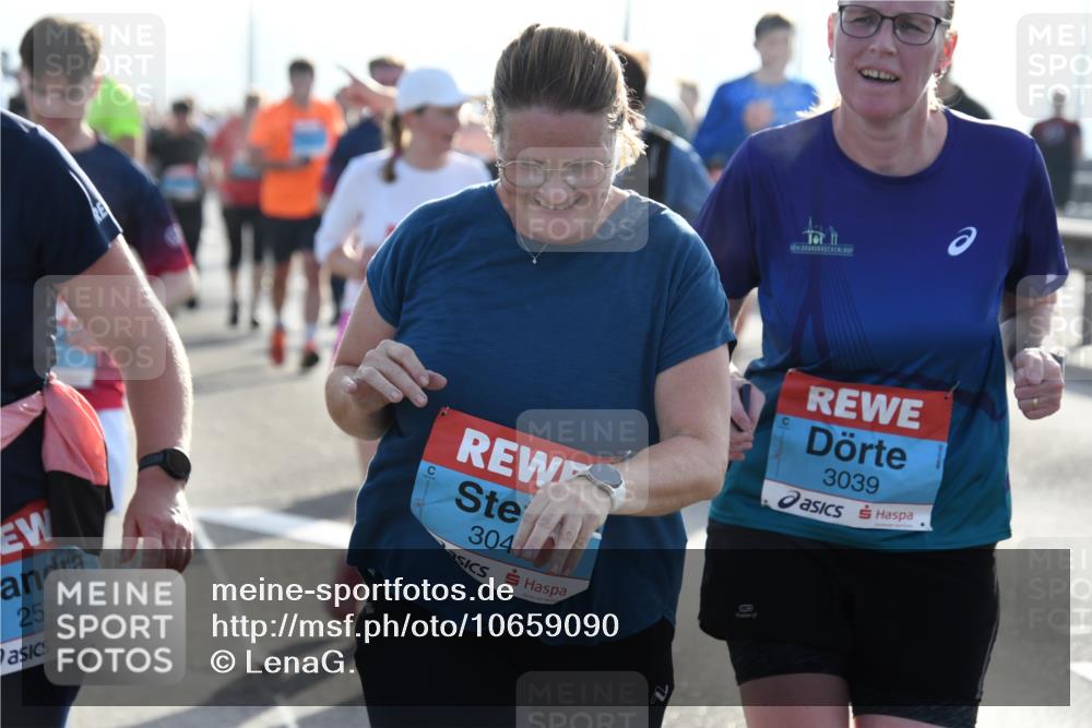 03.10.2026 - Köhlbrandbrückenlauf LenaG. http://msf.ph/oto/10659090 03.10.2026 09:33:58 Position 1 2571, 304, 3039 meine-sportfotos.de