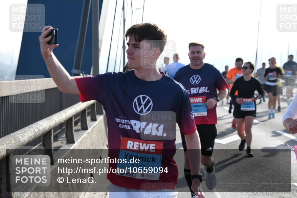 03.10.2026 - Köhlbrandbrückenlauf LenaG. http://msf.ph/oto/10659094 03.10.2026 09:34:01 Position 1 1163, 1162 meine-sportfotos.de