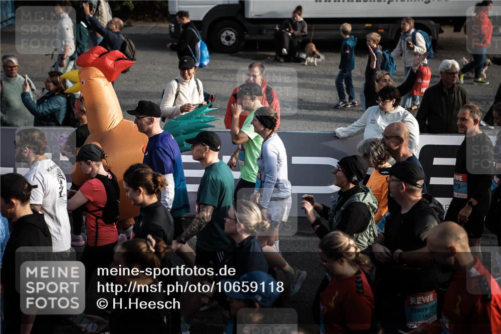 03.10.2026 - Köhlbrandbrückenlauf H.Heesch http://msf.ph/oto/10659118 03.10.2026 09:07:16 Ziel  meine-sportfotos.de