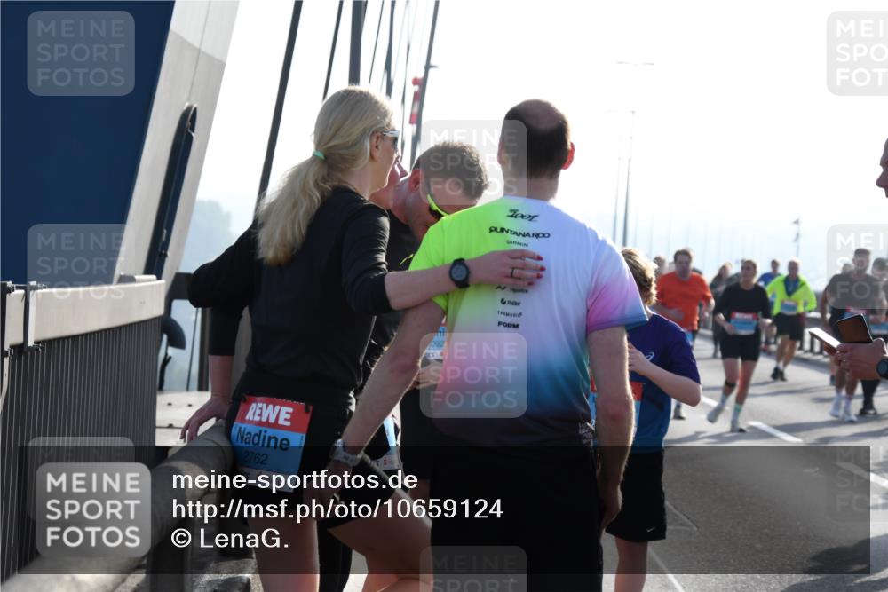03.10.2026 - Köhlbrandbrückenlauf LenaG. http://msf.ph/oto/10659124 03.10.2026 09:34:43 Position 1 2762, 6, 092 meine-sportfotos.de