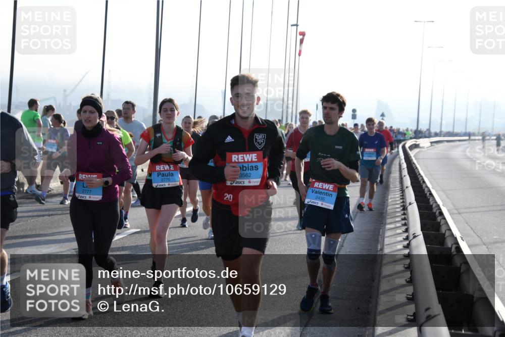 03.10.2026 - Köhlbrandbrückenlauf LenaG. http://msf.ph/oto/10659129 03.10.2026 09:35:03 Position 1 2777, 2775, 3562, 20, 2435 meine-sportfotos.de