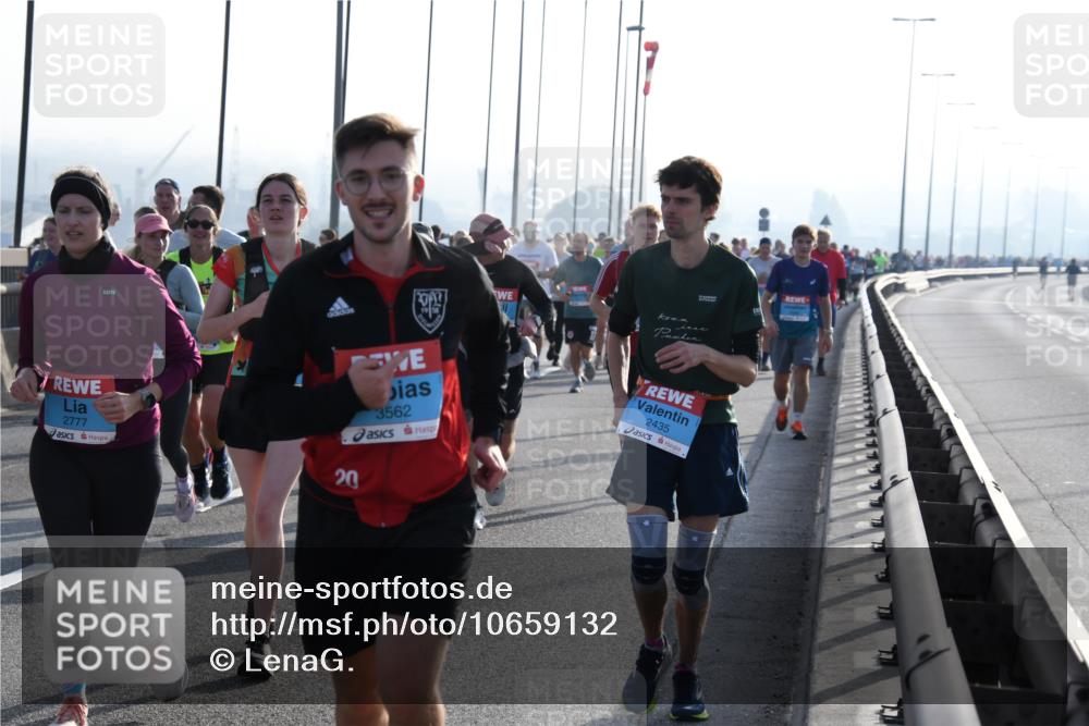 03.10.2026 - Köhlbrandbrückenlauf LenaG. http://msf.ph/oto/10659132 03.10.2026 09:35:04 Position 1 2777, 20, 3562, 2435 meine-sportfotos.de