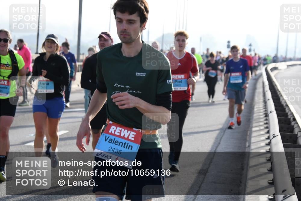 03.10.2026 - Köhlbrandbrückenlauf LenaG. http://msf.ph/oto/10659136 03.10.2026 09:35:06 Position 1 6, 3670, 42, 35, 3421, 2435 meine-sportfotos.de