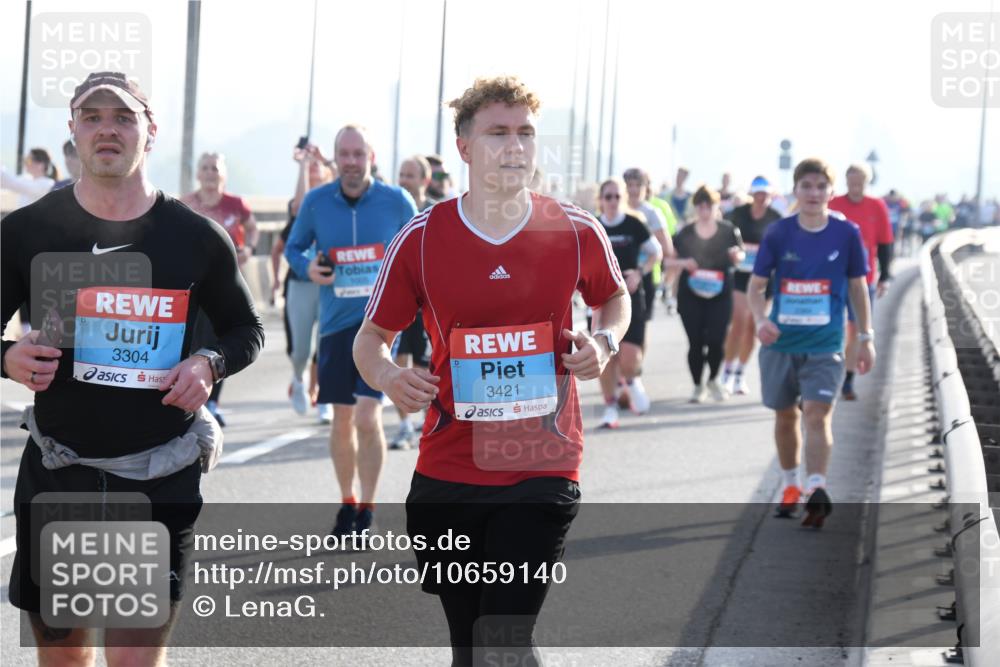 03.10.2026 - Köhlbrandbrückenlauf LenaG. http://msf.ph/oto/10659140 03.10.2026 09:35:07 Position 1 3304, 3421 meine-sportfotos.de