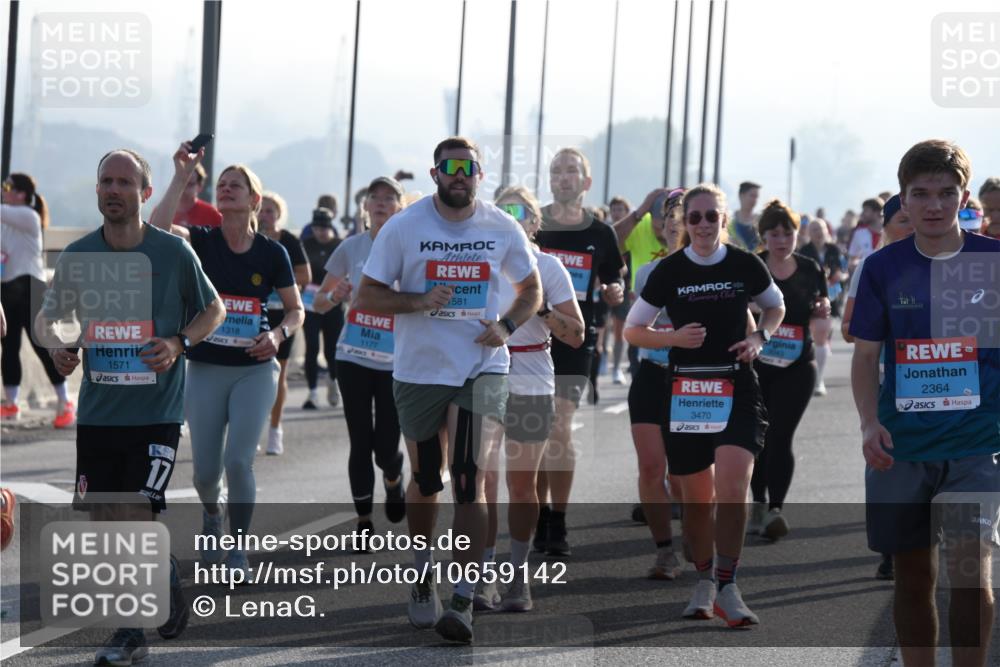 03.10.2026 - Köhlbrandbrückenlauf LenaG. http://msf.ph/oto/10659142 03.10.2026 09:35:10 Position 1 1571, 17, 1318, 1177, 581, 3470, 2364 meine-sportfotos.de