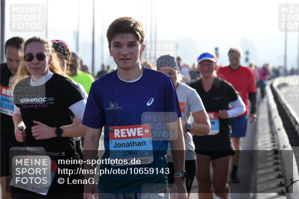 03.10.2026 - Köhlbrandbrückenlauf LenaG. http://msf.ph/oto/10659143 03.10.2026 09:35:15 Position 1 1178, 3470, 2364 meine-sportfotos.de