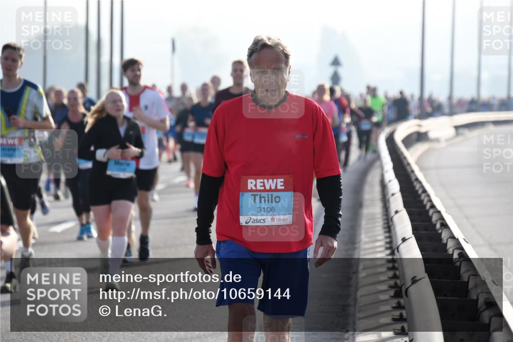03.10.2026 - Köhlbrandbrückenlauf LenaG. http://msf.ph/oto/10659144 03.10.2026 09:35:18 Position 1 3106 meine-sportfotos.de