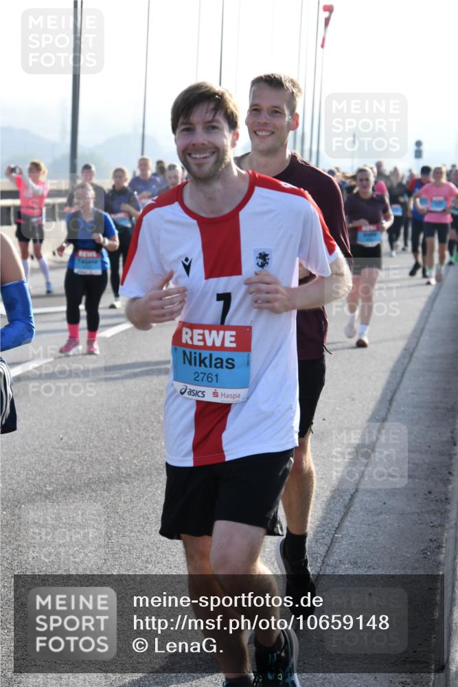 03.10.2026 - Köhlbrandbrückenlauf LenaG. http://msf.ph/oto/10659148 03.10.2026 09:35:29 Position 1 2761 meine-sportfotos.de