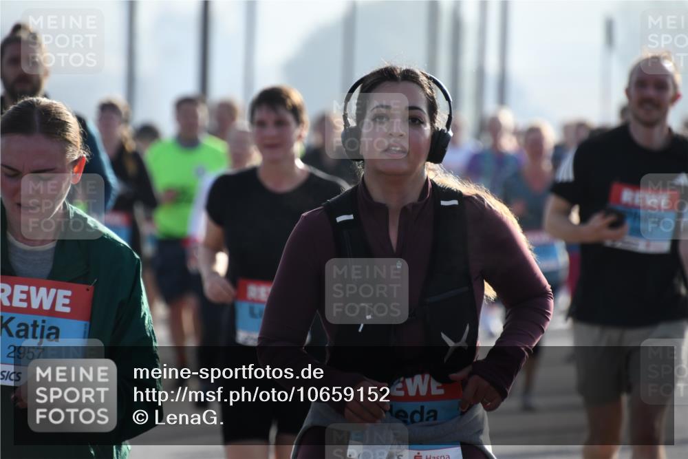 03.10.2026 - Köhlbrandbrückenlauf LenaG. http://msf.ph/oto/10659152 03.10.2026 09:35:46 Position 1 2957 meine-sportfotos.de