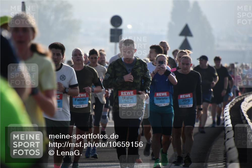 03.10.2026 - Köhlbrandbrückenlauf LenaG. http://msf.ph/oto/10659156 03.10.2026 09:35:55 Position 1 1565, 3613, 3515, 3177 meine-sportfotos.de