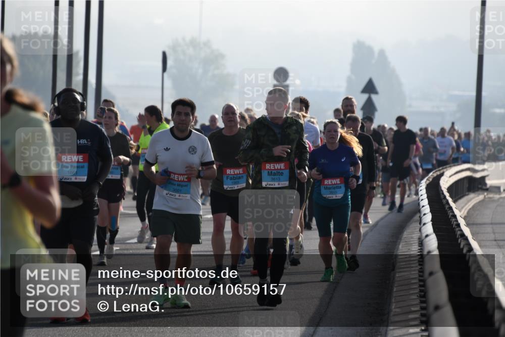03.10.2026 - Köhlbrandbrückenlauf LenaG. http://msf.ph/oto/10659157 03.10.2026 09:35:58 Position 1 1661, 3001, 3613, 1565, 3515 meine-sportfotos.de