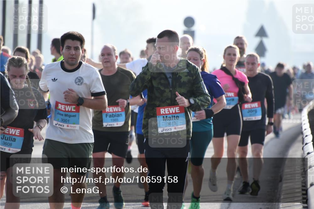 03.10.2026 - Köhlbrandbrückenlauf LenaG. http://msf.ph/oto/10659158 03.10.2026 09:36:01 Position 1 3608, 1999, 3001, 1565, 3613 meine-sportfotos.de