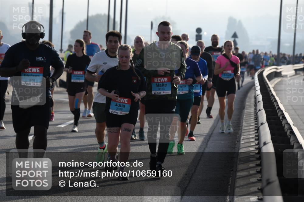 03.10.2026 - Köhlbrandbrückenlauf LenaG. http://msf.ph/oto/10659160 03.10.2026 09:36:05 Position 1 1661, 3608, 3613, 1999, 3515 meine-sportfotos.de