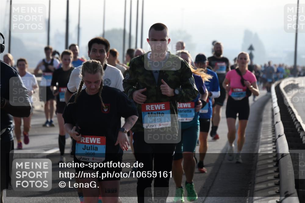 03.10.2026 - Köhlbrandbrückenlauf LenaG. http://msf.ph/oto/10659161 03.10.2026 09:36:07 Position 1 3608, 3613, 3515, 1999 meine-sportfotos.de