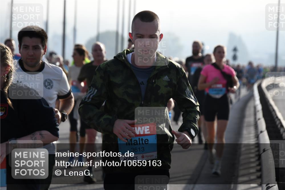 03.10.2026 - Köhlbrandbrückenlauf LenaG. http://msf.ph/oto/10659163 03.10.2026 09:36:09 Position 1 3613 meine-sportfotos.de