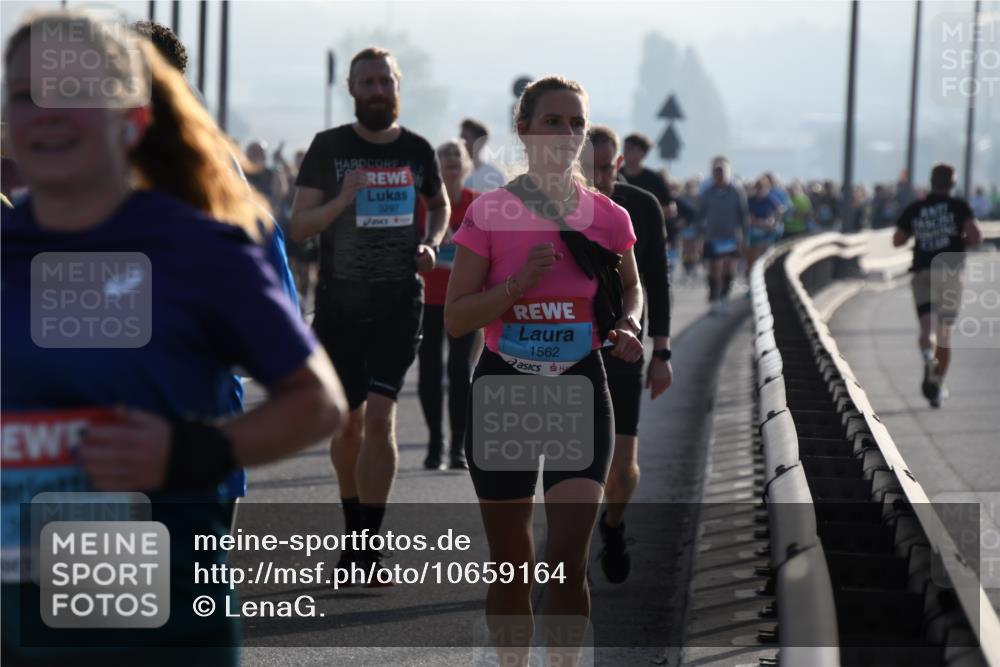 03.10.2026 - Köhlbrandbrückenlauf LenaG. http://msf.ph/oto/10659164 03.10.2026 09:36:11 Position 1 3615, 3297, 1562 meine-sportfotos.de