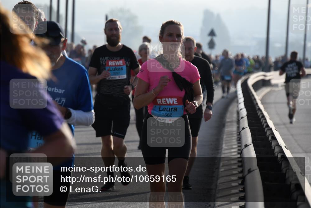 03.10.2026 - Köhlbrandbrückenlauf LenaG. http://msf.ph/oto/10659165 03.10.2026 09:36:12 Position 1 10, 3297, 1562 meine-sportfotos.de
