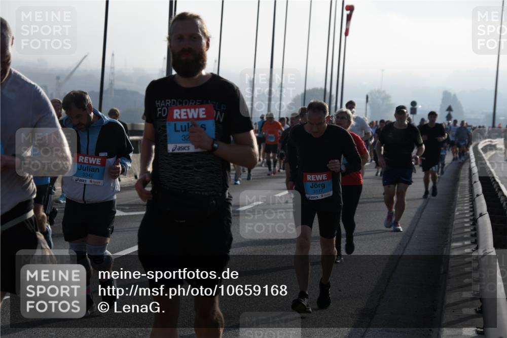 03.10.2026 - Köhlbrandbrückenlauf LenaG. http://msf.ph/oto/10659168 03.10.2026 09:36:19 Position 1 3342, 32, 3177 meine-sportfotos.de